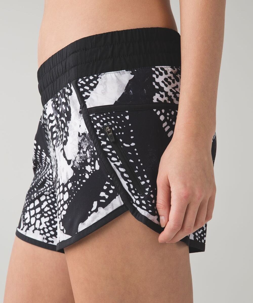 Lululemon Tracker Short III Mist White Black Size 6
